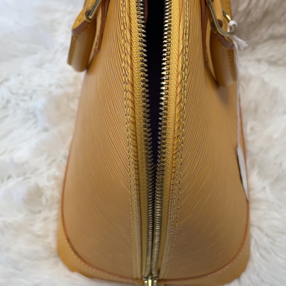 LOUIS VUITTON EPI ALMA PM CITRON AR0947 ‼️FINAL DROP‼️ - Picture 16 of 16